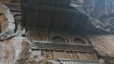 Hindistan, Maharashtra 'daki Kondana Mağaraları' ndaki antik Budist oymacılığı muson mevsiminde ele geçirildi.