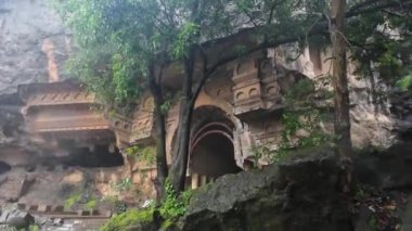 Hindistan, Maharashtra 'daki Kondana Mağaraları' ndaki antik Budist oymacılığı muson mevsiminde ele geçirildi.