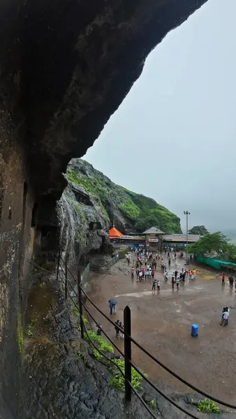 Karla Mağarası, Pune, Maharashtra, Hindistan 'ın Budist Kaya Kesimi Mimarı