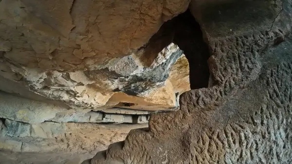 Karla Mağarası, Pune, Maharashtra, Hindistan 'ın Budist Kaya Kesimi Mimarı