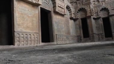 Bedse Budist mağarasında karmaşık oymalar, Maharashtra, Hindistan 'da kaya oymalı mağaralar..