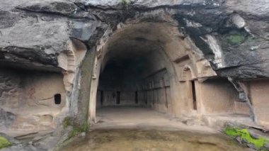 Bedse Budist mağarasında karmaşık oymalar, Maharashtra, Hindistan 'da kaya oymalı mağaralar..