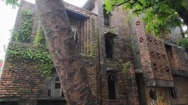 Mumbai 'deki terk edilmiş bina 