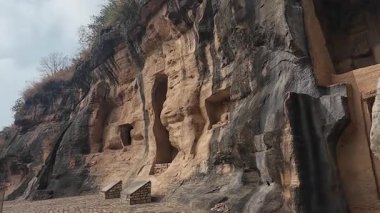 Gwalior, Madhya Pradesh 'teki Antik Gopachal Rock Cut Digambar Jain Heykelleri