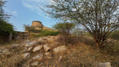 Achrol Fort, a decaying and abandoned fortress near Jaipur, Rajasthan, with crumbling walls and a haunting atmosphere