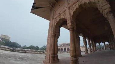 Bharatpur Müzesi, Rajasthan Hindistan 'daki Mimari Sütunlar ve Taş Sütunlar