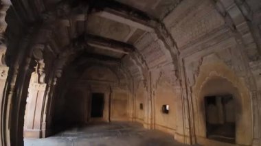 Gwalior Kalesi 'nin Mimari Mirası: Sanatçılık, Güç ve Kültür Mirasının Harmanlanması