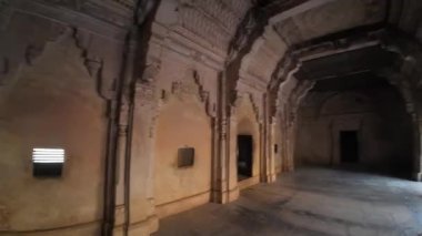 Gwalior Kalesi 'nin Mimari Mirası: Sanatçılık, Güç ve Kültür Mirasının Harmanlanması