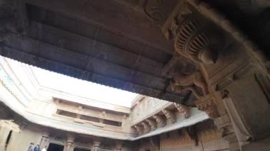 Gwalior Kalesi 'nin Mimari Mirası: Sanatçılık, Güç ve Kültür Mirasının Harmanlanması