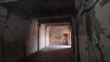 Gwalior Kalesi 'nin Mimari Mirası: Sanatçılık, Güç ve Kültür Mirasının Harmanlanması