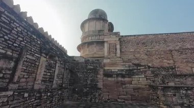 Gwalior Kalesi 'nin Mimari Mirası: Sanatçılık, Güç ve Kültür Mirasının Harmanlanması