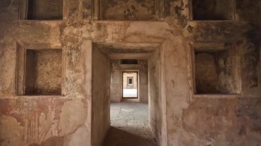 Gwalior Kalesi 'nin Mimari Mirası: Sanatçılık, Güç ve Kültür Mirasının Harmanlanması