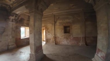 Ebedi Majesteleri: Gwalior Kalesinin Mimari Görkemi ve Tarihi Parlaklığı