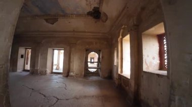 Ebedi Majesteleri: Gwalior Kalesinin Mimari Görkemi ve Tarihi Parlaklığı