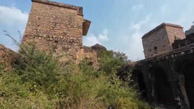 Jaipur, Achrol Köyü 'ndeki Miras Sarayı' nın kalıntıları.