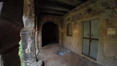 Jaipur, Achrol Köyü 'ndeki Miras Sarayı' nın kalıntıları.