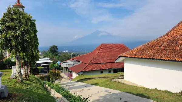 stock image View of Merbabu mountain shilouette from afar