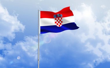 Hırvatistan bayrağı mavi gökyüzünde dalgalanıyor