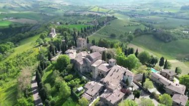 Kuzey İtalya 'daki küçük antik dağ köyü