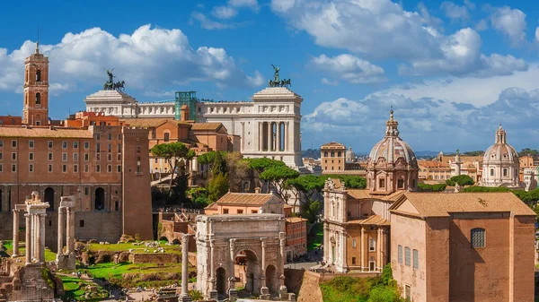 Ősi Romok Klasszikus Emlékek Reneszánsz Torony Barokk Kupolák Róma Történelmi Stock Kép