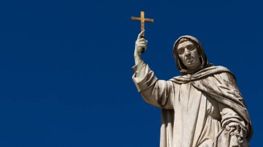 Girolamo (Jerome) Savonarola, Ferrara 'lı İtalyan Dominikli bir keşiş ve Rönesans Floransa' sında aktif bir vaiz. 1875 yılında tamamlanan bir mermer heykel (mavi gökyüzü ve kopyalama alanı ile))