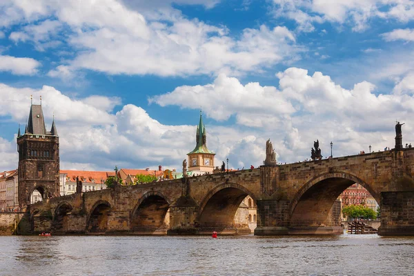 Середньовічний Міст Річці Влтаві Баштою Старого Міста Вежею Водолія Празі — стокове фото