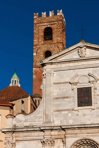 Středověká Architektura Lucce Svatí Jan Reparata Starobylý Kostel Zvonicí Kopulí — Stock fotografie