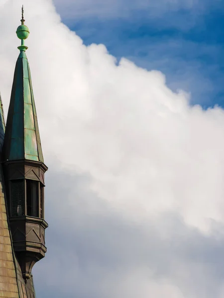 Arquitetura Medieval Praga Torre Decorativa Com Céu Nublado Espaço Cópia — Fotografia de Stock