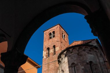 San Giusto (Aziz Justus) Kilise ortaçağ çan kulesi Lucca tarih merkezinde bir apse