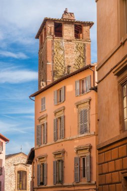 Perugia Ortaçağ Kulesi ile güzel bir tarihi merkez