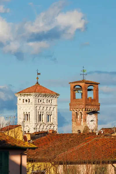 Lucca Ortaçağ Saat Kulesi ve St. Michael Çan Kulesi