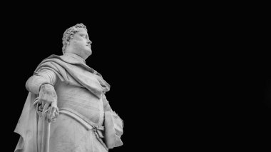 Ferdinando I Medici, Toskana Büyük Dükü. 1594 yılında Arezzo şehrinde anıtsal bir heykel dikildi.)