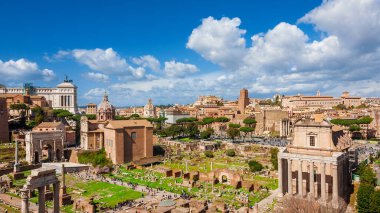 Roma, İtalya, 1 Nisan 2018 - Roma'da gezi. Roman Forum antik kalıntılar turist ziyaret 