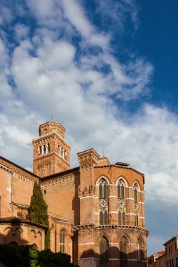 Güzel Frari Bazilikası Gotik Uygulama ve Venedik Tarih Merkezi 'ndeki ortaçağ çan kulesi