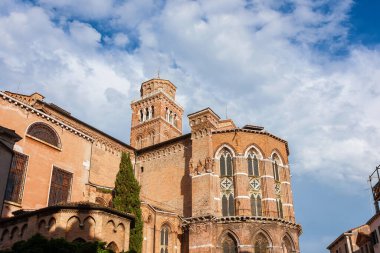 Güzel Frari Bazilikası Gotik Uygulama ve Venedik Tarih Merkezi 'ndeki ortaçağ çan kulesi 