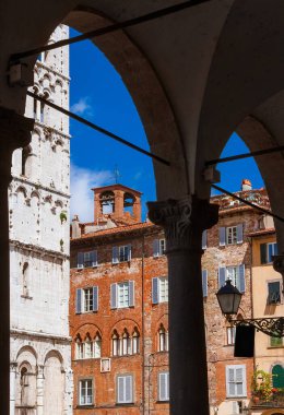 Lucca St. Michael Meydanı 'ndan güzel tarihi merkez manzarası