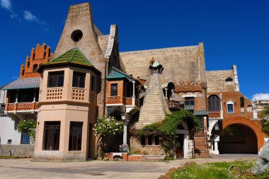 Roma, İtalya, 21 Nisan 2013 - 'Casina delle Civette' (Küçük Baykuşlar Evi), Villa Torlonia Parkı 'nda güzel vitraylı camları olan karakteristik bir müze. 