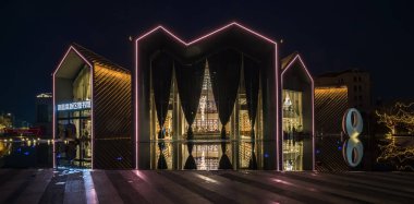 Barselona şehrinin gece manzarası