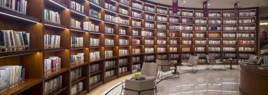 Modern bir ofis binası.