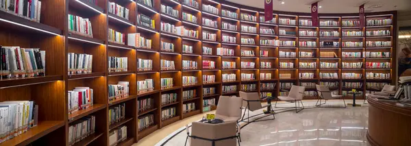 Modern bir ofis binası.