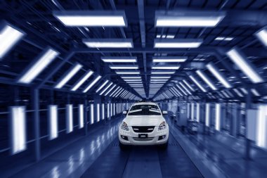 Modern araba garajda..