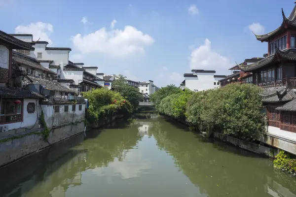 Şehrin eski bir kasabası. Sabahları şehrin en ünlü simgesi.