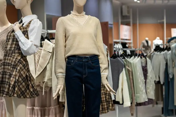 New York, ny - Ekim 25, 22 0 17: Sonbahar / Kış aylarında New York 'un sonbahar koleksiyonu