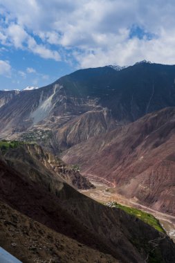 Dağlardaki güzel dağ manzarası