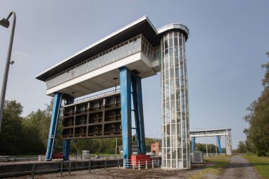 Antoing, Belçika 'daki güzel kanal bacası.