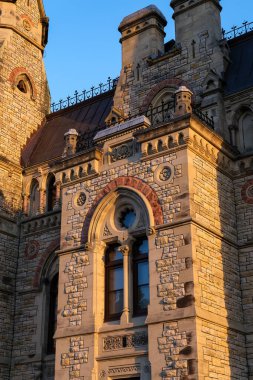 Batı Bloğundaki Kemer Penceresi