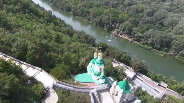 Украина Круговой Вид Святогорский Монастырский Меловой Храм Высоком Берегу Реки — стоковое видео