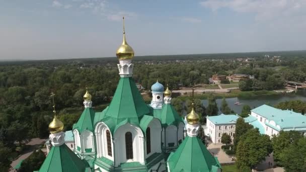 Ukraina Zasięg Nad Kopułami Klasztoru Svyatogorsk Centralnej Świątyni Widokiem Miasto — Wideo stockowe