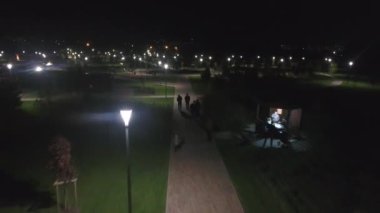 Savaştan önce barış dolu bir kültür parkı ve huzur dolu Mariupol 2021 'de dinlenme yüksek kaliteli 4K görüntüler