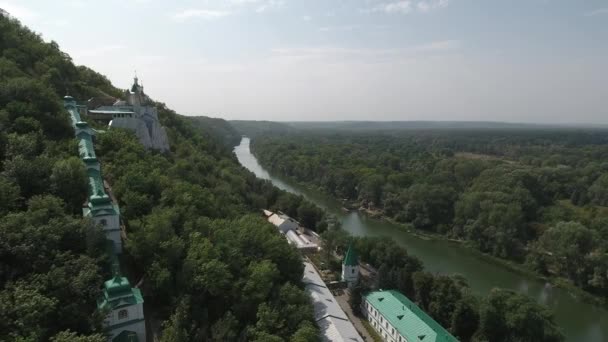 Ukrajnában Kilátás Svyatogorsk Kolostor Kréta Templom Magas Parton Folyó Severskiy — Stock videók